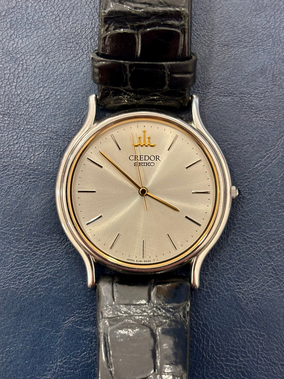 CREDOR 8J81-6A30 Men — Silver Dial — Circa. 1990s