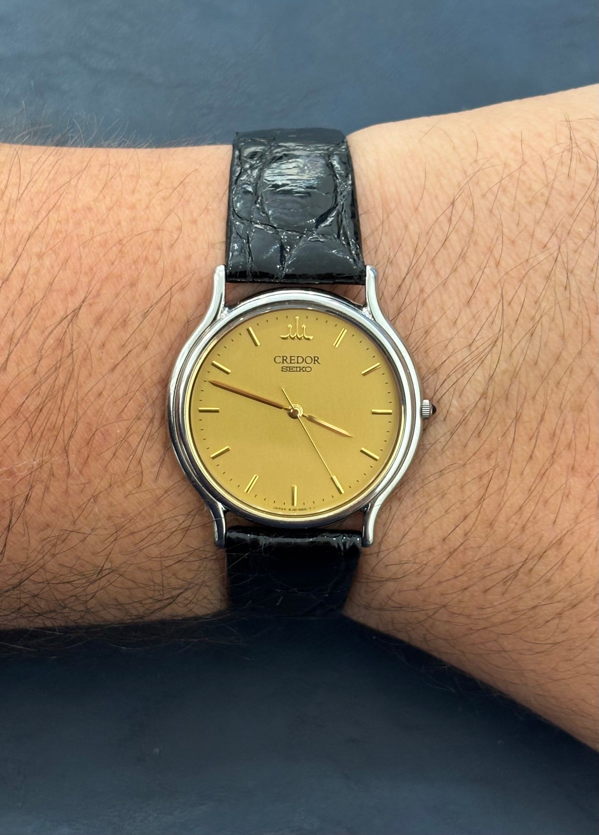 CREDOR 8J81-6A30 Men — Gold Dial — Circa. 1990s