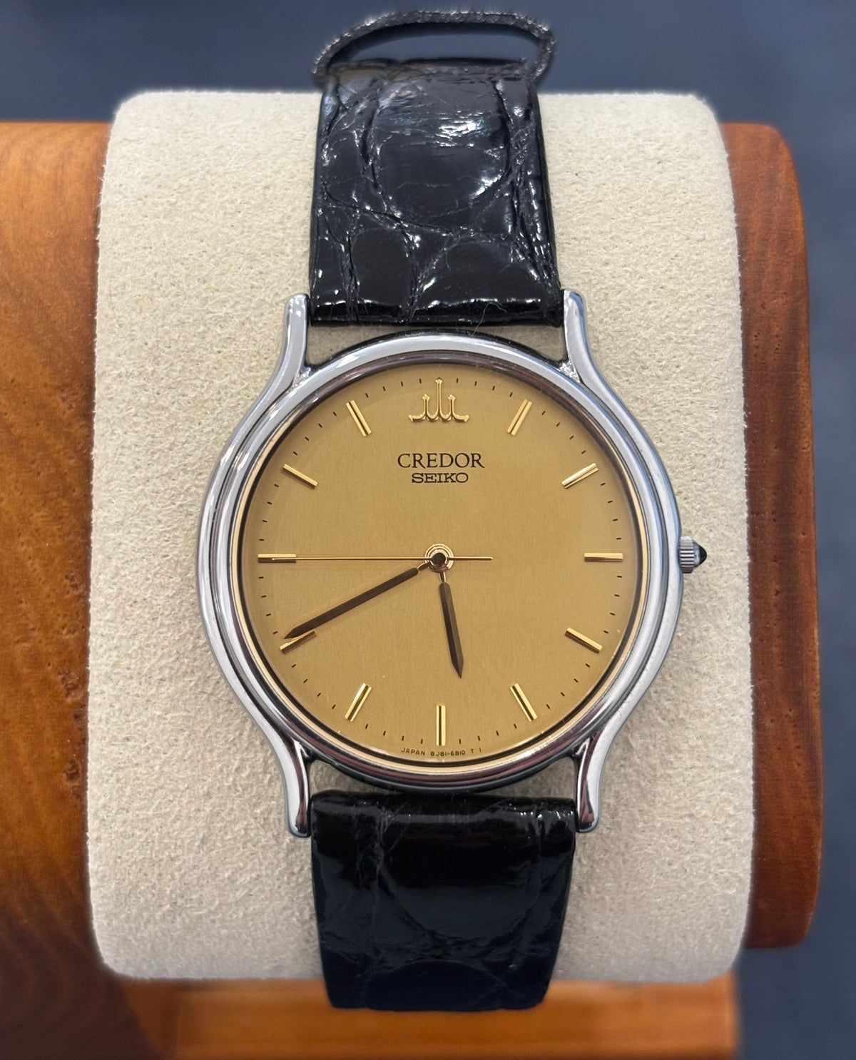 CREDOR 8J81-6A30 Men — Gold Dial — Circa. 1990s